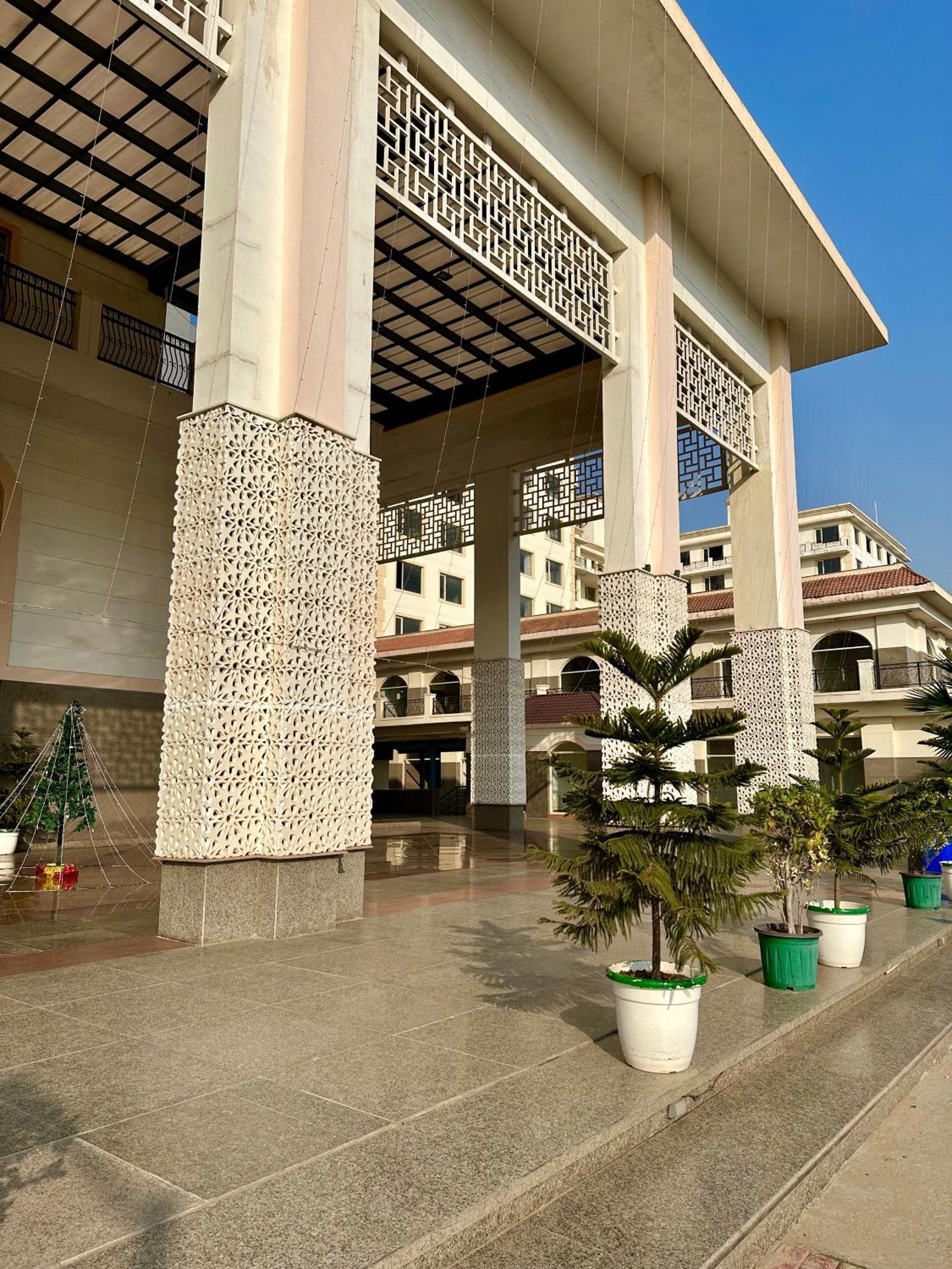 Flamingo Hotel Sector 67 I Studio Rooms I غورغاون المظهر الخارجي الصورة