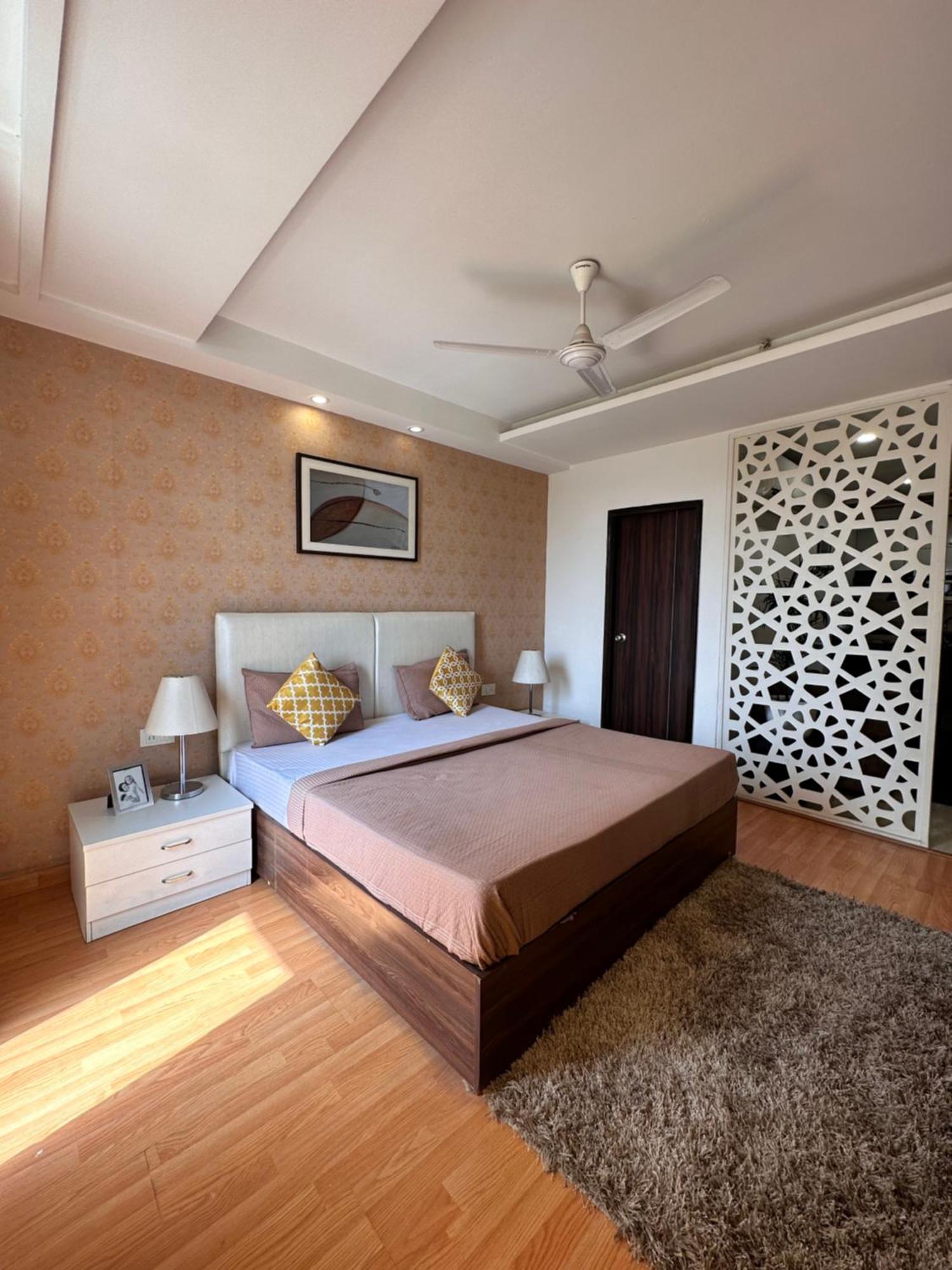 Flamingo Hotel Sector 67 I Studio Rooms I غورغاون المظهر الخارجي الصورة