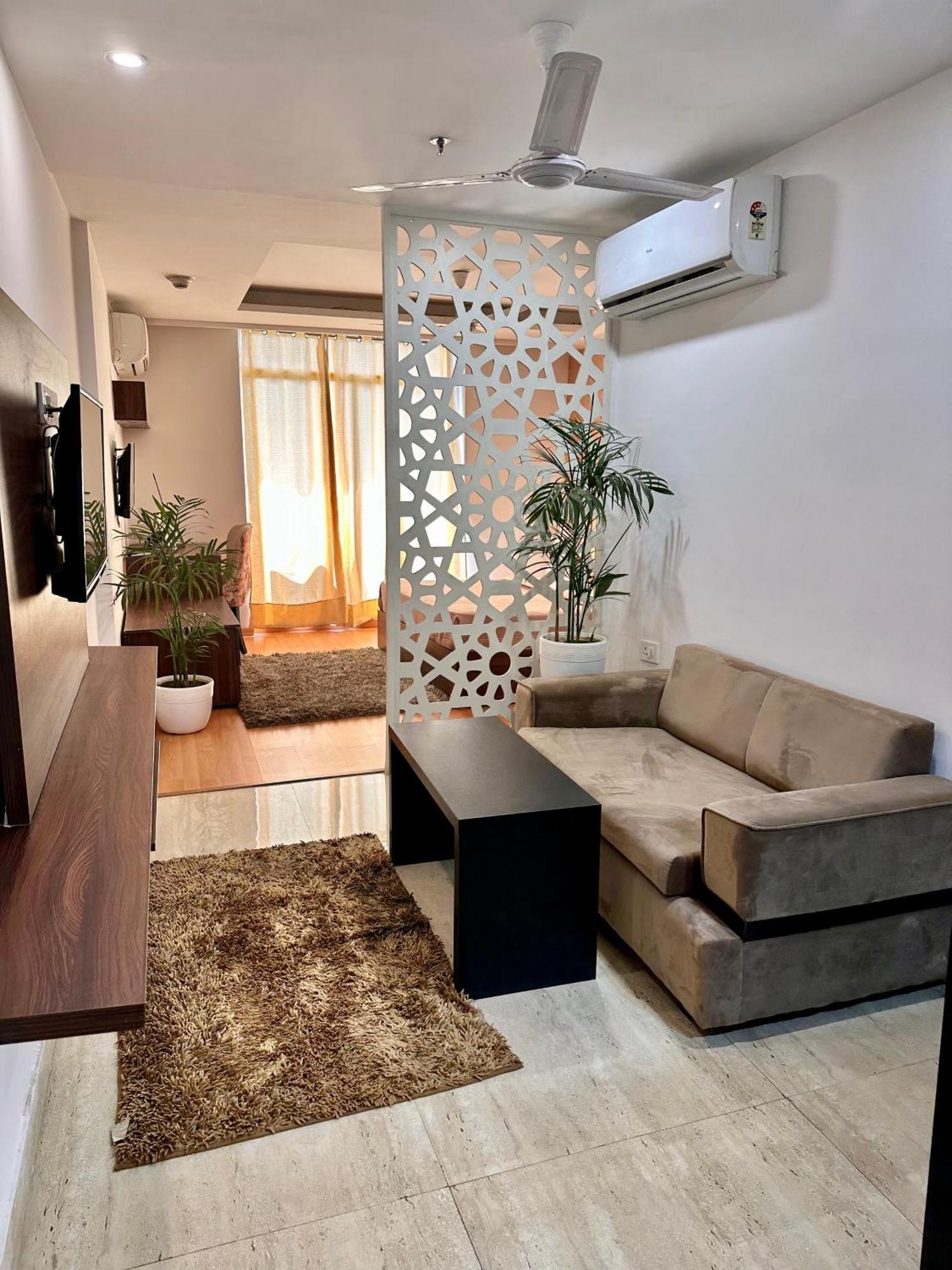 Flamingo Hotel Sector 67 I Studio Rooms I غورغاون المظهر الخارجي الصورة